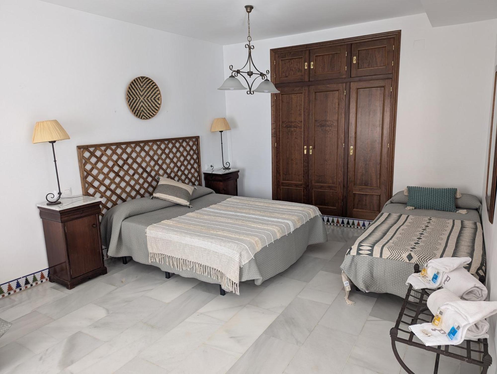 Apartamentos Plaza Cordoba Luaran gambar